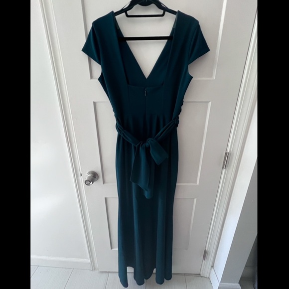 Dress The Population “Evie” Pine Green, Cap Sleeve Gown - Picture 2 of 6